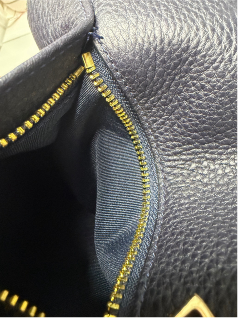 Gorgeous coach navy blue leather shoulder bag with removable Crossbody strap ￼ - Picture 6 of 11